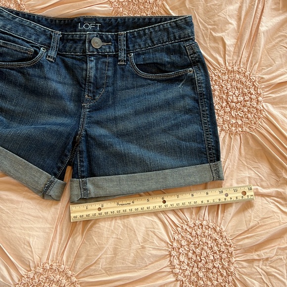 LOFT Rollup Denim Shorts Size 0 - Picture 5 of 14
